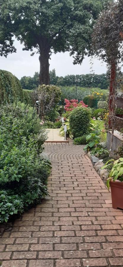 Bungalow Idylle Am See 네우루핀 외부 사진