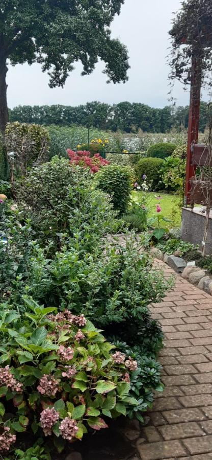 Bungalow Idylle Am See 네우루핀 외부 사진