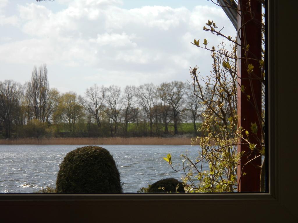 Bungalow Idylle Am See 네우루핀 외부 사진