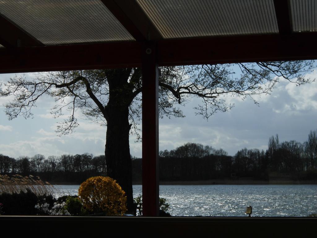Bungalow Idylle Am See 네우루핀 외부 사진