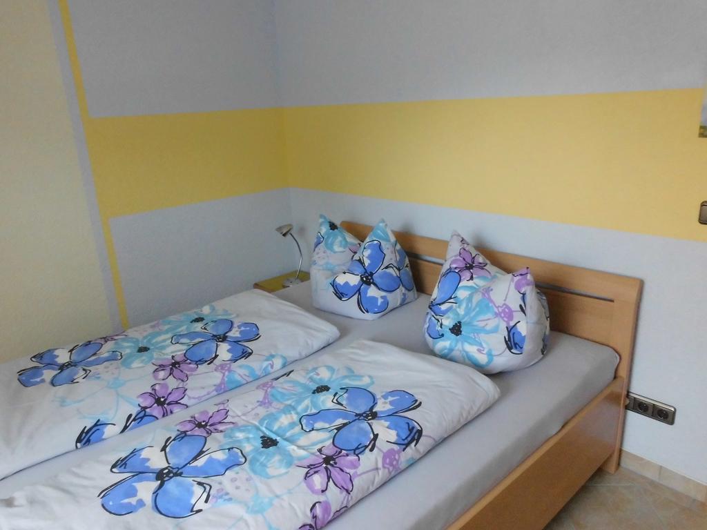 Bungalow Idylle Am See 네우루핀 외부 사진